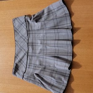 Le chateau junior skirt XL or Women XS gray school girl style